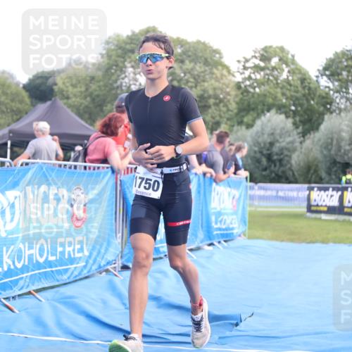 25.08.2024 - Elbe Triathlon Hamburg H.Heesch http://msf.ph/oto/6882644 25.08.2024 12:51:18 Ziel 1750 meine-sportfotos.de