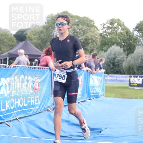 25.08.2024 - Elbe Triathlon Hamburg H.Heesch http://msf.ph/oto/6882645 25.08.2024 12:51:18 Ziel 1750 meine-sportfotos.de