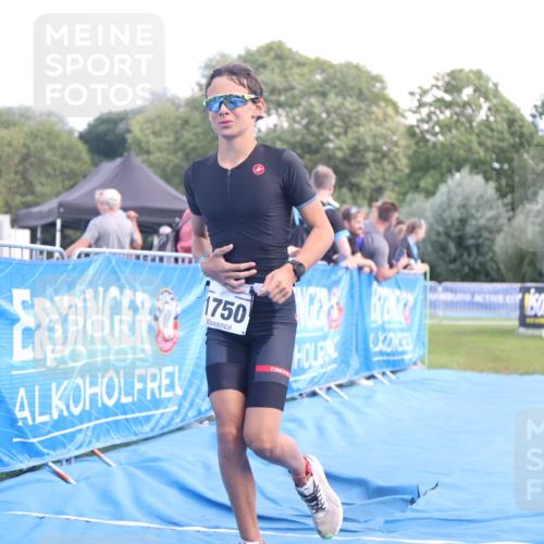 25.08.2024 - Elbe Triathlon Hamburg H.Heesch http://msf.ph/oto/6882647 25.08.2024 12:51:18 Ziel 1750 meine-sportfotos.de