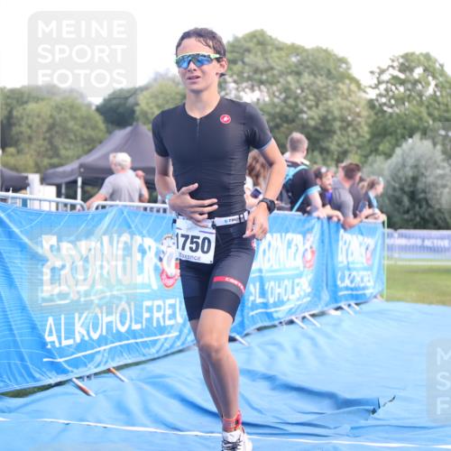 25.08.2024 - Elbe Triathlon Hamburg H.Heesch http://msf.ph/oto/6882649 25.08.2024 12:51:18 Ziel 1750 meine-sportfotos.de