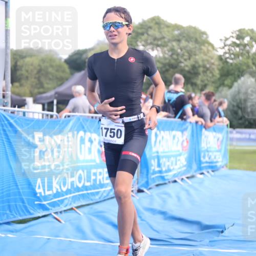 25.08.2024 - Elbe Triathlon Hamburg H.Heesch http://msf.ph/oto/6882650 25.08.2024 12:51:18 Ziel 1750 meine-sportfotos.de