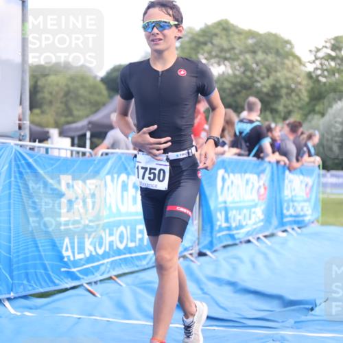 25.08.2024 - Elbe Triathlon Hamburg H.Heesch http://msf.ph/oto/6882651 25.08.2024 12:51:19 Ziel 1750 meine-sportfotos.de