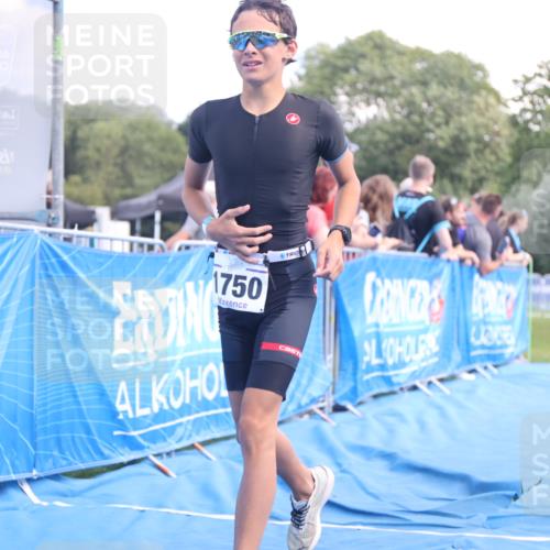 25.08.2024 - Elbe Triathlon Hamburg H.Heesch http://msf.ph/oto/6882652 25.08.2024 12:51:19 Ziel 1750 meine-sportfotos.de