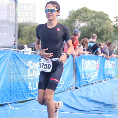25.08.2024 - Elbe Triathlon Hamburg H.Heesch http://msf.ph/oto/6882654 25.08.2024 12:51:19 Ziel 1750 meine-sportfotos.de