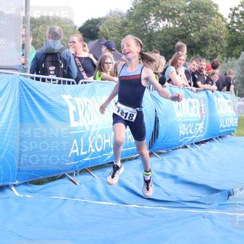 25.08.2024 - Elbe Triathlon Hamburg H.Heesch http://msf.ph/oto/6882819 25.08.2024 12:53:35 Ziel 1818 meine-sportfotos.de