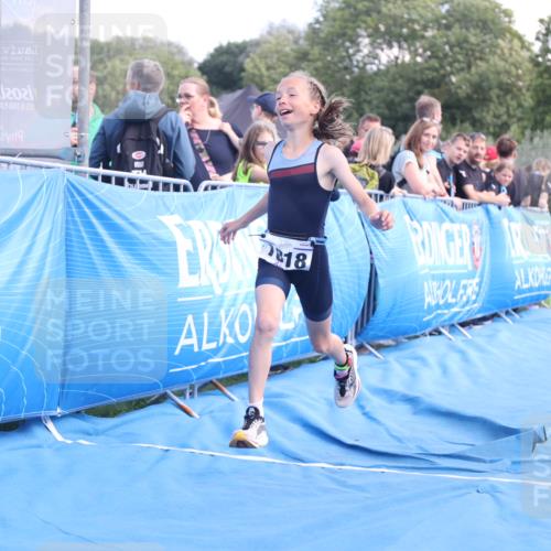 25.08.2024 - Elbe Triathlon Hamburg H.Heesch http://msf.ph/oto/6882820 25.08.2024 12:53:35 Ziel 1818 meine-sportfotos.de