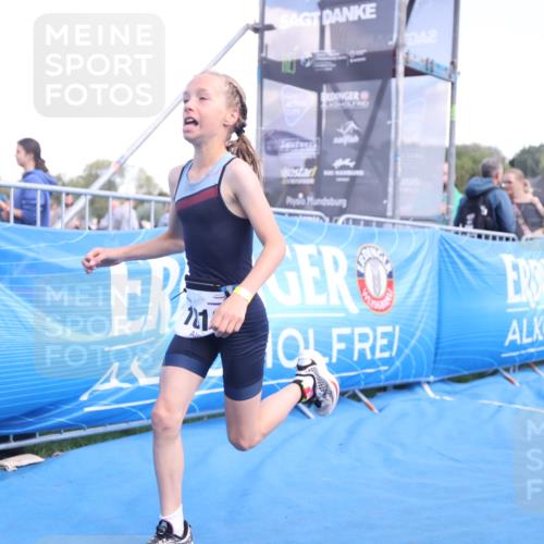 25.08.2024 - Elbe Triathlon Hamburg H.Heesch http://msf.ph/oto/6882836 25.08.2024 12:53:36 Ziel 1818 meine-sportfotos.de