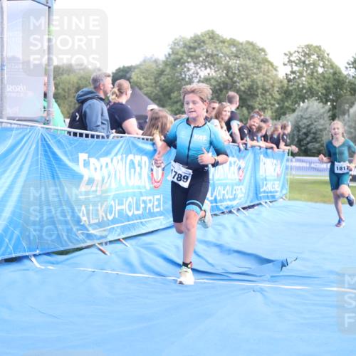 25.08.2024 - Elbe Triathlon Hamburg H.Heesch http://msf.ph/oto/6882847 25.08.2024 12:53:47 Ziel 1789, 1817 meine-sportfotos.de