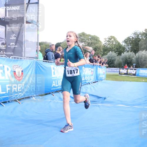 25.08.2024 - Elbe Triathlon Hamburg H.Heesch http://msf.ph/oto/6882869 25.08.2024 12:53:50 Ziel 1789, 1817 meine-sportfotos.de