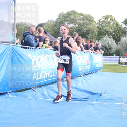 25.08.2024 - Elbe Triathlon Hamburg H.Heesch http://msf.ph/oto/6882888 25.08.2024 12:54:00 Ziel 1780 meine-sportfotos.de
