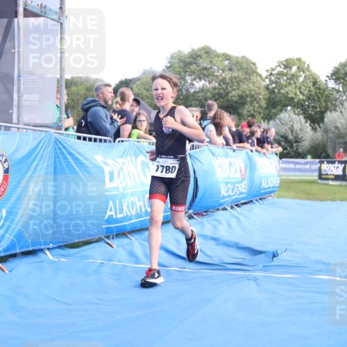 25.08.2024 - Elbe Triathlon Hamburg H.Heesch http://msf.ph/oto/6882891 25.08.2024 12:54:01 Ziel 1780 meine-sportfotos.de