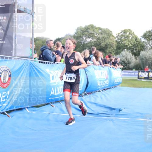 25.08.2024 - Elbe Triathlon Hamburg H.Heesch http://msf.ph/oto/6882893 25.08.2024 12:54:01 Ziel 1780 meine-sportfotos.de