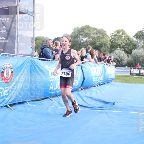 25.08.2024 - Elbe Triathlon Hamburg H.Heesch http://msf.ph/oto/6882894 25.08.2024 12:54:01 Ziel 1780 meine-sportfotos.de