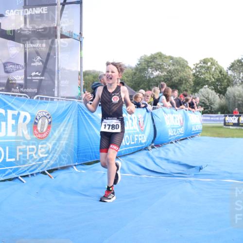 25.08.2024 - Elbe Triathlon Hamburg H.Heesch http://msf.ph/oto/6882899 25.08.2024 12:54:01 Ziel 1780 meine-sportfotos.de