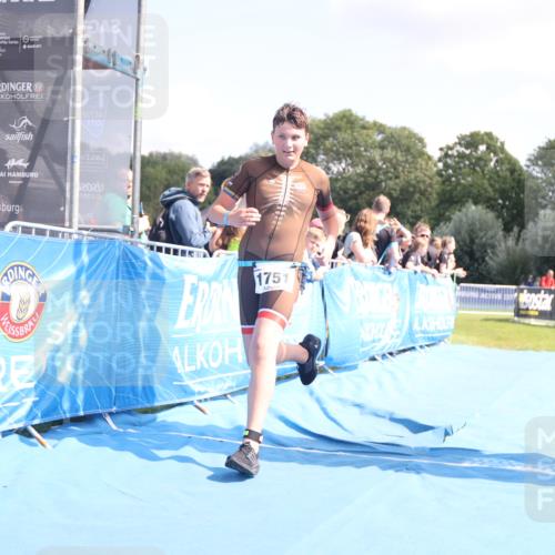 25.08.2024 - Elbe Triathlon Hamburg H.Heesch http://msf.ph/oto/6882917 25.08.2024 12:54:13 Ziel 1751 meine-sportfotos.de