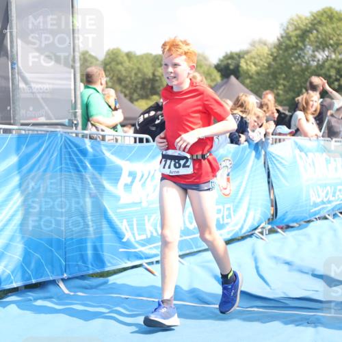 25.08.2024 - Elbe Triathlon Hamburg H.Heesch http://msf.ph/oto/6882956 25.08.2024 12:54:51 Ziel 1782, 1816, 1847 meine-sportfotos.de