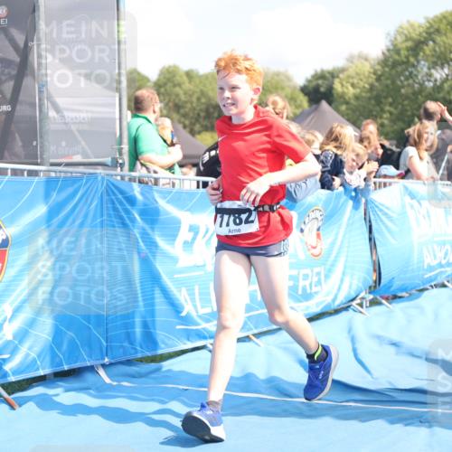 25.08.2024 - Elbe Triathlon Hamburg H.Heesch http://msf.ph/oto/6882957 25.08.2024 12:54:51 Ziel 1782, 1816, 1847 meine-sportfotos.de