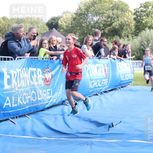 25.08.2024 - Elbe Triathlon Hamburg H.Heesch http://msf.ph/oto/6882979 25.08.2024 12:54:56 Ziel 1782, 1816, 1847 meine-sportfotos.de