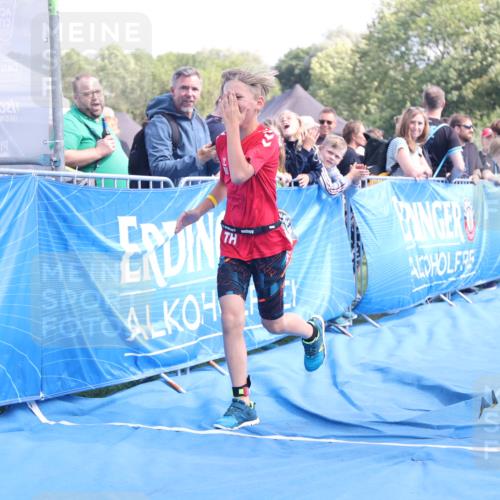 25.08.2024 - Elbe Triathlon Hamburg H.Heesch http://msf.ph/oto/6882985 25.08.2024 12:54:57 Ziel 1782, 1816, 1847 meine-sportfotos.de