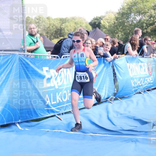 25.08.2024 - Elbe Triathlon Hamburg H.Heesch http://msf.ph/oto/6883003 25.08.2024 12:54:59 Ziel 1816, 1847 meine-sportfotos.de