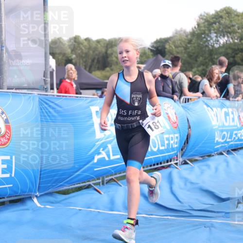25.08.2024 - Elbe Triathlon Hamburg H.Heesch http://msf.ph/oto/6883025 25.08.2024 12:55:21 Ziel 1810, 1812 meine-sportfotos.de