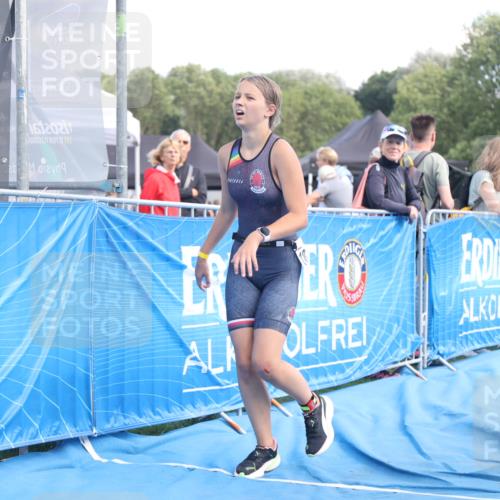 25.08.2024 - Elbe Triathlon Hamburg H.Heesch http://msf.ph/oto/6883033 25.08.2024 12:55:30 Ziel 1809, 1810 meine-sportfotos.de