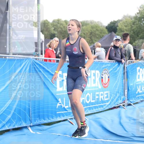 25.08.2024 - Elbe Triathlon Hamburg H.Heesch http://msf.ph/oto/6883034 25.08.2024 12:55:30 Ziel 1809, 1810 meine-sportfotos.de