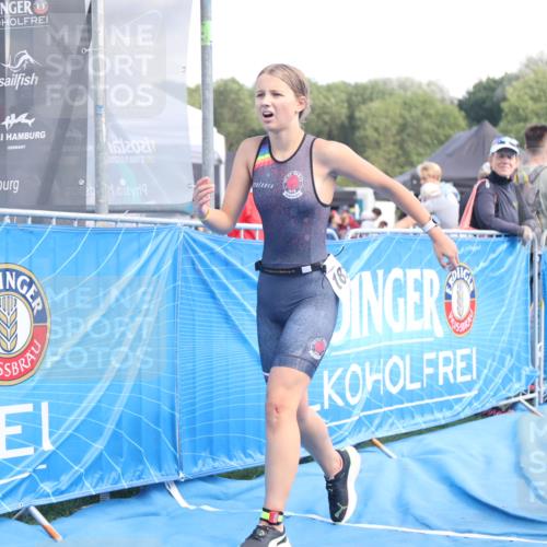 25.08.2024 - Elbe Triathlon Hamburg H.Heesch http://msf.ph/oto/6883038 25.08.2024 12:55:30 Ziel 1809, 1810 meine-sportfotos.de