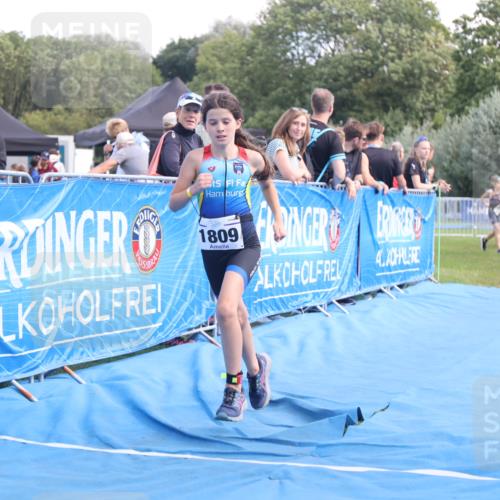 25.08.2024 - Elbe Triathlon Hamburg H.Heesch http://msf.ph/oto/6883043 25.08.2024 12:55:32 Ziel 1809, 1810 meine-sportfotos.de