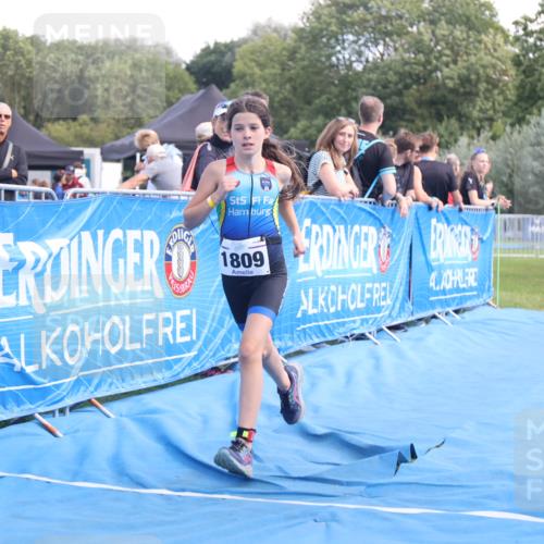 25.08.2024 - Elbe Triathlon Hamburg H.Heesch http://msf.ph/oto/6883044 25.08.2024 12:55:32 Ziel 1809, 1810 meine-sportfotos.de