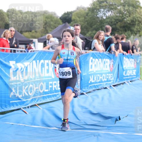 25.08.2024 - Elbe Triathlon Hamburg H.Heesch http://msf.ph/oto/6883046 25.08.2024 12:55:32 Ziel 1809, 1810 meine-sportfotos.de