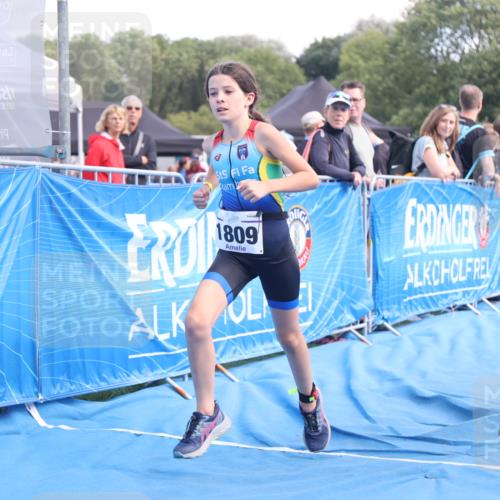 25.08.2024 - Elbe Triathlon Hamburg H.Heesch http://msf.ph/oto/6883050 25.08.2024 12:55:32 Ziel 1809, 1810 meine-sportfotos.de