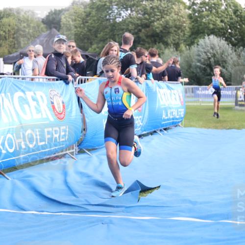 25.08.2024 - Elbe Triathlon Hamburg H.Heesch http://msf.ph/oto/6883058 25.08.2024 12:55:42 Ziel 1786, 1808, 1811 meine-sportfotos.de
