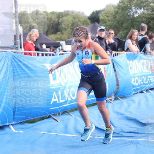 25.08.2024 - Elbe Triathlon Hamburg H.Heesch http://msf.ph/oto/6883067 25.08.2024 12:55:42 Ziel 1786, 1808, 1811 meine-sportfotos.de