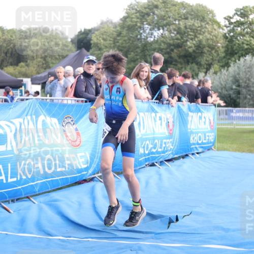 25.08.2024 - Elbe Triathlon Hamburg H.Heesch http://msf.ph/oto/6883075 25.08.2024 12:55:45 Ziel 1786, 1808, 1811 meine-sportfotos.de