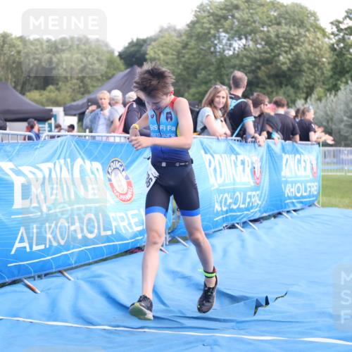 25.08.2024 - Elbe Triathlon Hamburg H.Heesch http://msf.ph/oto/6883077 25.08.2024 12:55:45 Ziel 1786, 1808, 1811 meine-sportfotos.de