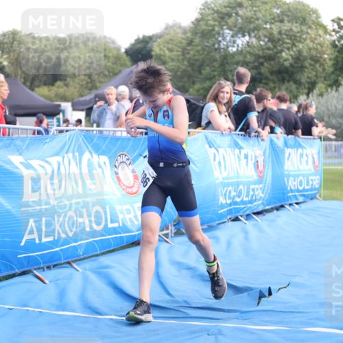 25.08.2024 - Elbe Triathlon Hamburg H.Heesch http://msf.ph/oto/6883078 25.08.2024 12:55:45 Ziel 1786, 1808, 1811 meine-sportfotos.de