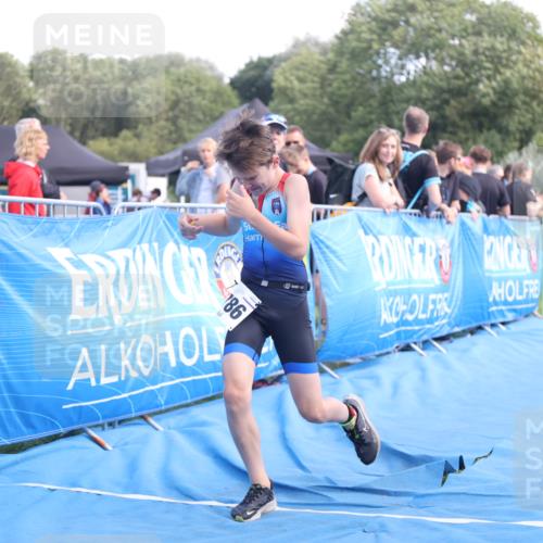 25.08.2024 - Elbe Triathlon Hamburg H.Heesch http://msf.ph/oto/6883080 25.08.2024 12:55:45 Ziel 1786, 1808, 1811 meine-sportfotos.de