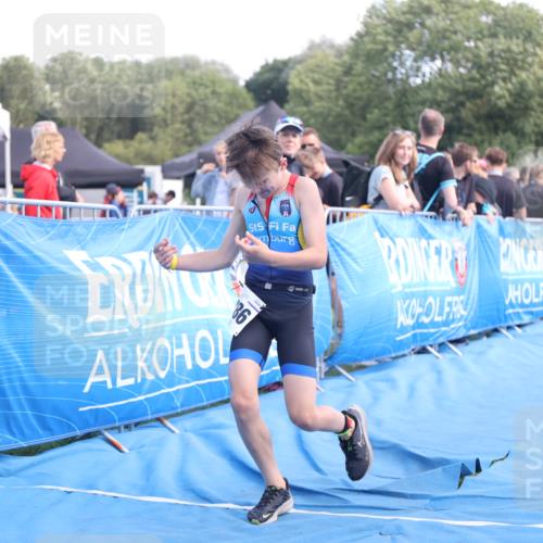 25.08.2024 - Elbe Triathlon Hamburg H.Heesch http://msf.ph/oto/6883081 25.08.2024 12:55:45 Ziel 1786, 1808, 1811 meine-sportfotos.de