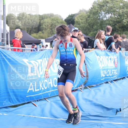25.08.2024 - Elbe Triathlon Hamburg H.Heesch http://msf.ph/oto/6883083 25.08.2024 12:55:45 Ziel 1786, 1808, 1811 meine-sportfotos.de