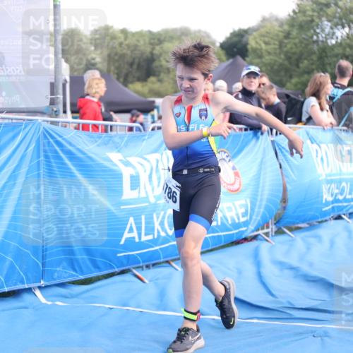 25.08.2024 - Elbe Triathlon Hamburg H.Heesch http://msf.ph/oto/6883087 25.08.2024 12:55:46 Ziel 1786, 1808, 1811 meine-sportfotos.de