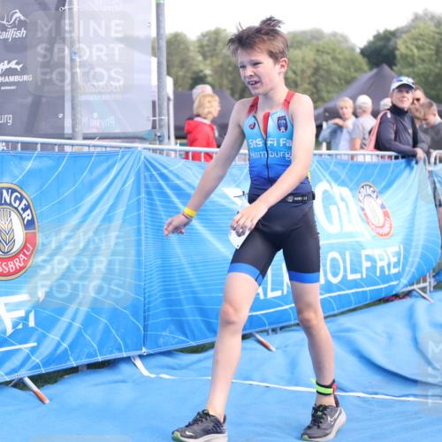 25.08.2024 - Elbe Triathlon Hamburg H.Heesch http://msf.ph/oto/6883093 25.08.2024 12:55:46 Ziel 1786, 1808, 1811 meine-sportfotos.de