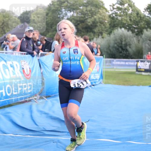 25.08.2024 - Elbe Triathlon Hamburg H.Heesch http://msf.ph/oto/6883107 25.08.2024 12:55:48 Ziel 1786, 1808, 1811 meine-sportfotos.de