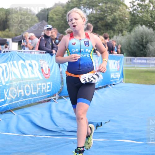 25.08.2024 - Elbe Triathlon Hamburg H.Heesch http://msf.ph/oto/6883110 25.08.2024 12:55:48 Ziel 1786, 1808, 1811 meine-sportfotos.de