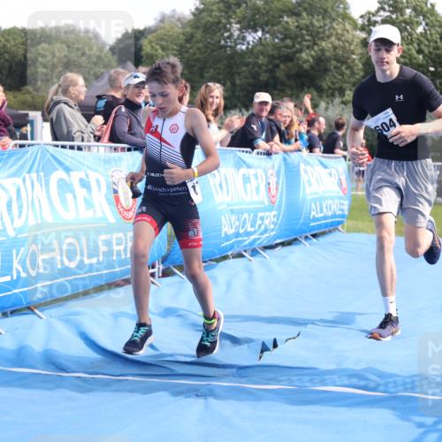 25.08.2024 - Elbe Triathlon Hamburg H.Heesch http://msf.ph/oto/6883156 25.08.2024 12:58:06 Ziel 1604, 1792, 1793 meine-sportfotos.de