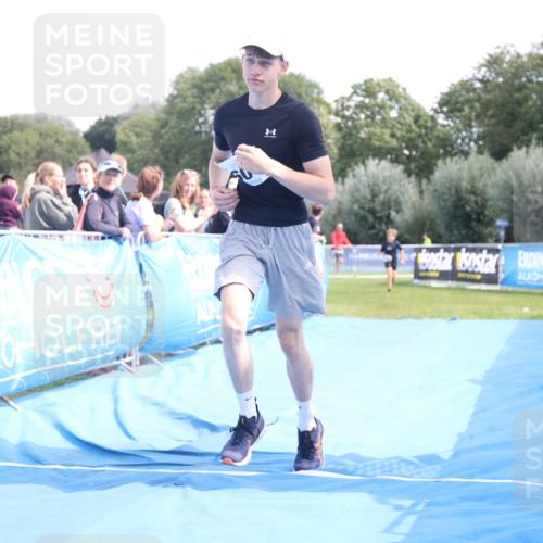 25.08.2024 - Elbe Triathlon Hamburg H.Heesch http://msf.ph/oto/6883158 25.08.2024 12:58:07 Ziel 1604, 1792, 1793 meine-sportfotos.de