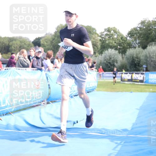 25.08.2024 - Elbe Triathlon Hamburg H.Heesch http://msf.ph/oto/6883160 25.08.2024 12:58:07 Ziel 1604, 1792, 1793 meine-sportfotos.de