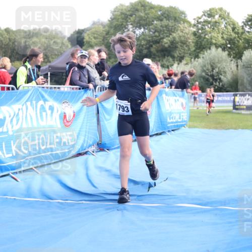 25.08.2024 - Elbe Triathlon Hamburg H.Heesch http://msf.ph/oto/6883173 25.08.2024 12:58:14 Ziel 1604, 1792, 1793, 1825, 1829 meine-sportfotos.de