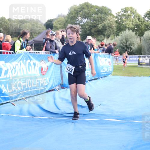 25.08.2024 - Elbe Triathlon Hamburg H.Heesch http://msf.ph/oto/6883175 25.08.2024 12:58:14 Ziel 1604, 1792, 1793, 1825, 1829 meine-sportfotos.de