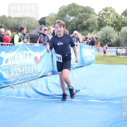 25.08.2024 - Elbe Triathlon Hamburg H.Heesch http://msf.ph/oto/6883176 25.08.2024 12:58:14 Ziel 1604, 1792, 1793, 1825, 1829 meine-sportfotos.de